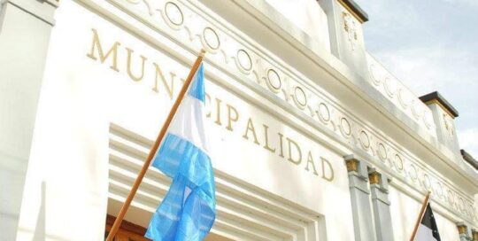 GRAVE DENUNCIA DE HOSTIGAMIENTO Y RENUNCIA DE FUNCIONARIA EN ALLEN DESATA CRISIS INSTITUCIONAL