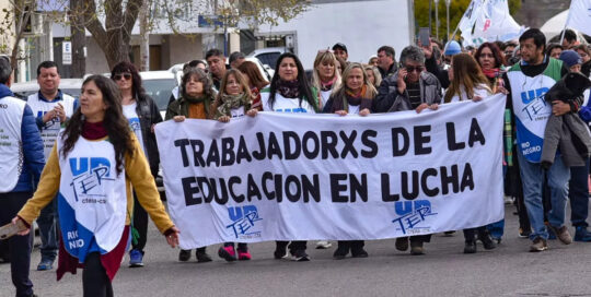DOCENTES RIONEGRINOS PROFUNDIZAN EL RECLAMO SALARIAL CON UN NUEVO PARO
