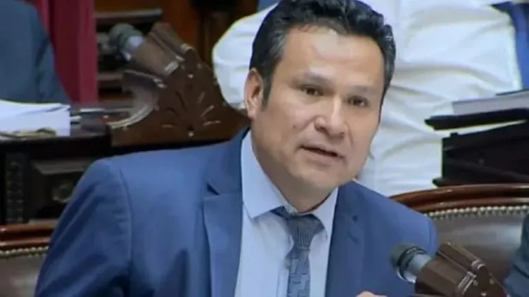 LLANCAFILO: “VOTAR A FAVOR DEL FMI FUE UN ACTO DE RESPONSABILIDAD”
