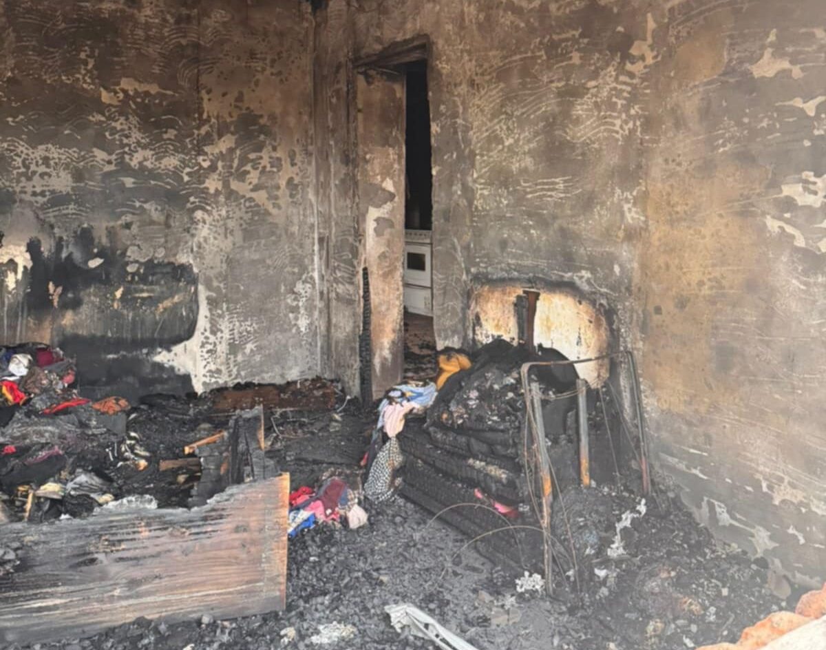 INCENDIO INTENCIONAL DESTRUYÓ UNA VIVIENDA EN LA ZONA DE CHACRAS DE CATRIEL