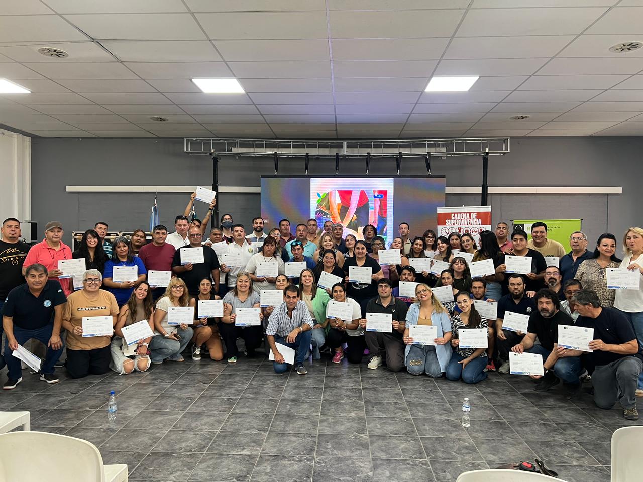 CAPACITACIÓN EN RCP: MÁS DE 100 TRABAJADORES SE FORMARON EN EL SINDICATO DE CAMIONEROS