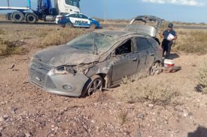 BORRACHO Y SIN LICENCIA, VOLCÓ EN LA RUTA 51