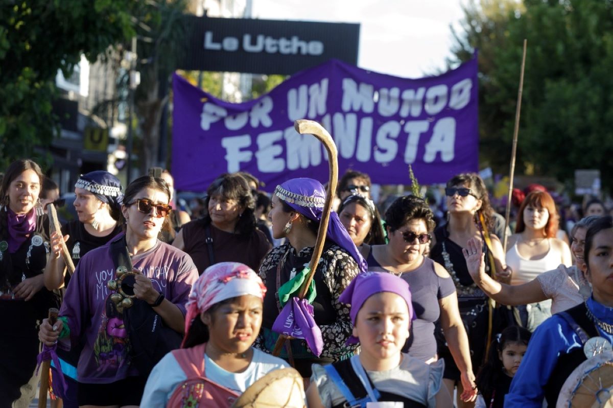 8M EN EL ALTO VALLE: LAS MUJERES SE APODERARON DE LAS CALLES