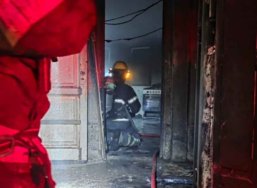 MADRUGADA DE TERROR EN CENTENARIO: BALACERA, MOLOTOV Y ATAQUE A BOMBEROS