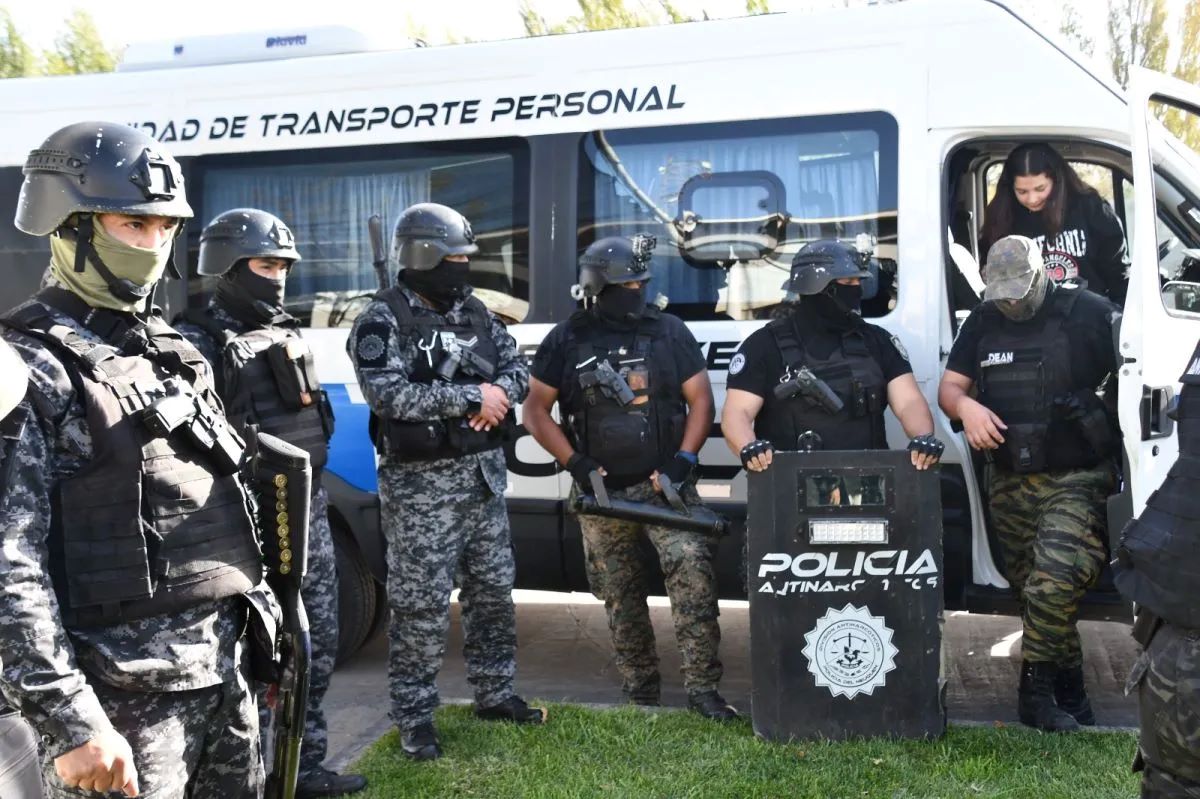 POLÉMICA POR ALLANAMIENTOS A UNA DOCENTE DE CENTENARIO