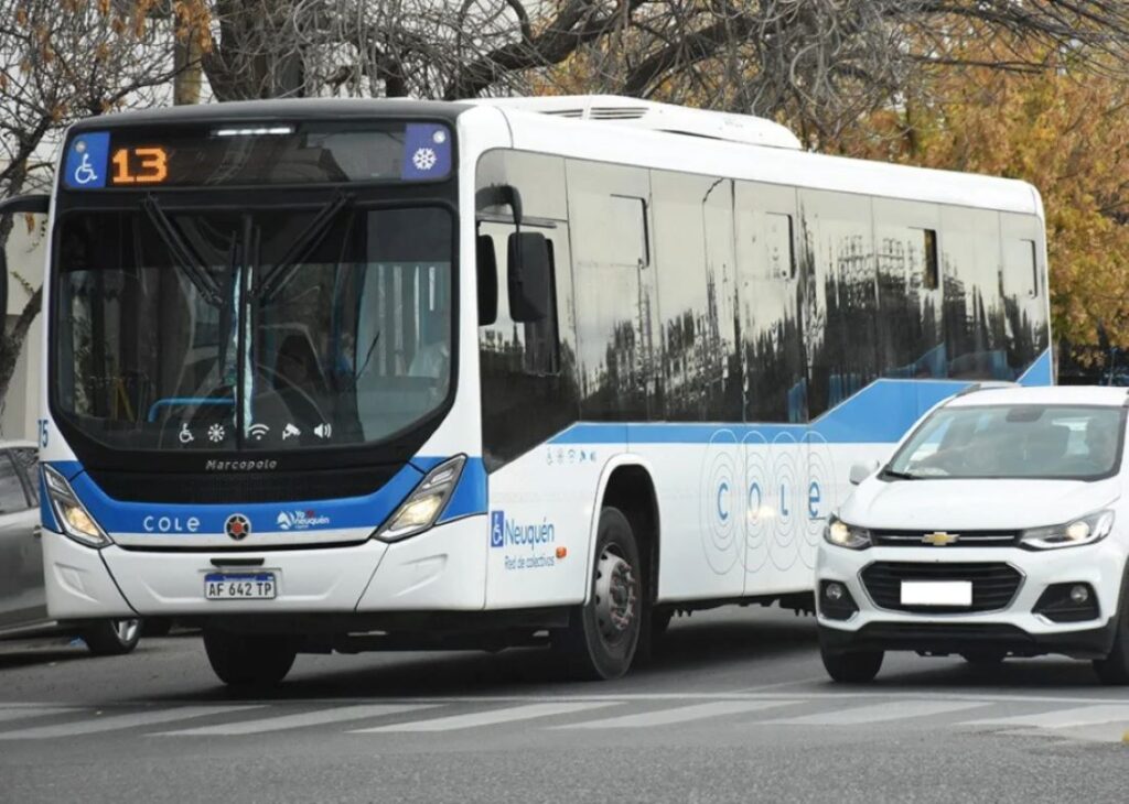 INSEGURIDAD EN EL OESTE: ATACARON A PIEDRAZOS UN COLECTIVO
