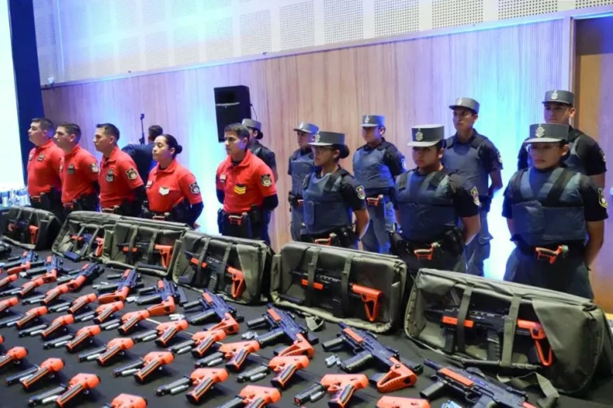 EN NEUQUÉN ENTREGARON 1.100 DISPOSITIVOS MENOS LETALES A LA POLICÍA PROVINCIAL