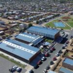 FAMILIAS DE PLAZA HUINCUL DENUNCIAN QUE UNA ESCUELA RECIÉN INAUGURADA YA SUMA 13 DÍAS SIN CLASES