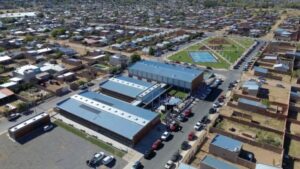FAMILIAS DE PLAZA HUINCUL DENUNCIAN QUE UNA ESCUELA RECIÉN INAUGURADA YA SUMA 13 DÍAS SIN CLASES