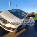 UN AUTO QUEDÓ AL BORDE DE CAER DESDE EL PUENTE DE ALTA BARDA