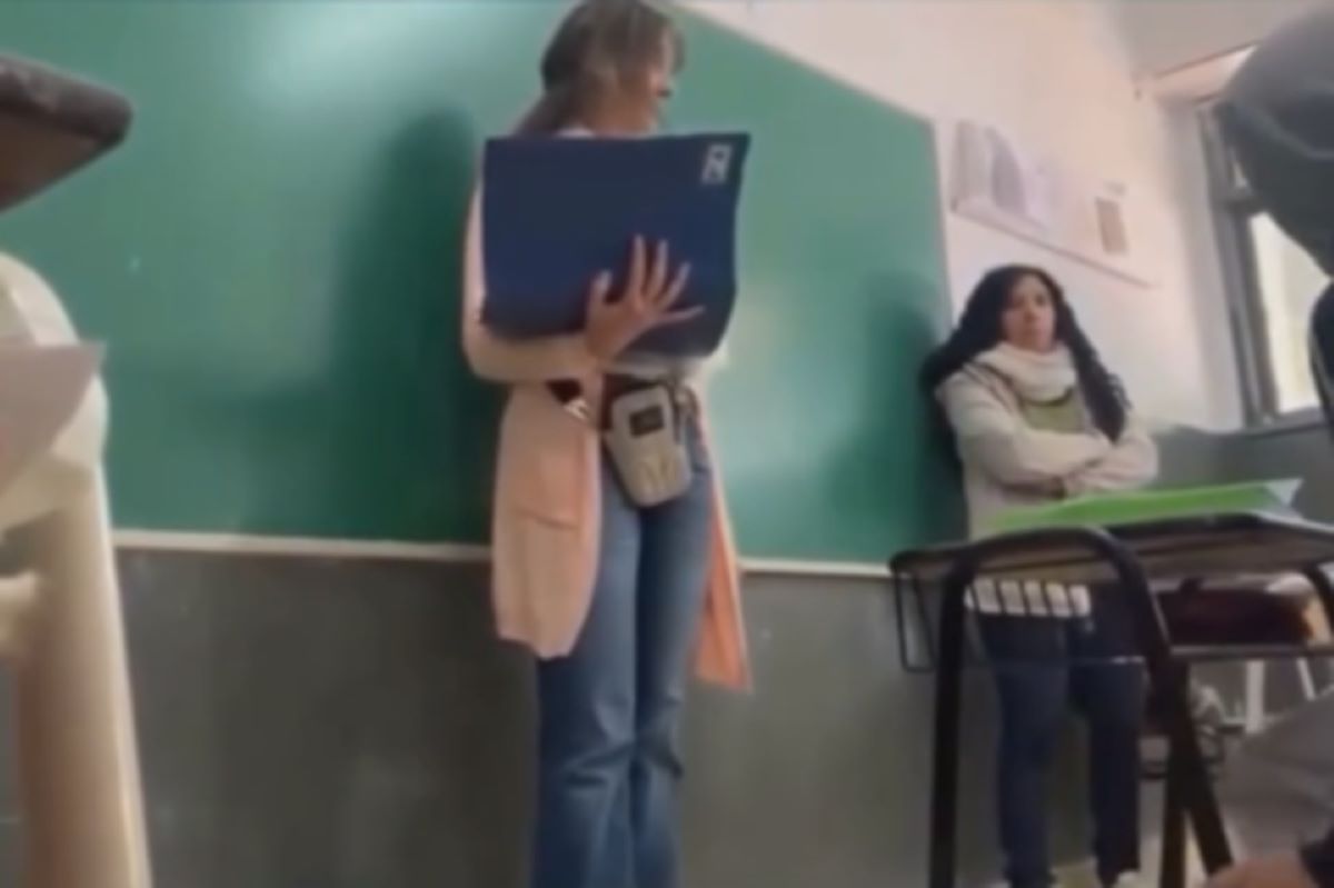 EDUCACIÓN RATIFICÓ QUE EL CASO DE LA DOCENTE QUE PATEA UN BANCO NO OCURRIÓ EN LA PROVINCIA