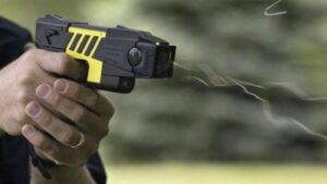 AVANZA EL PROYECTO PARA QUE LA POLICÍA DE RÍO NEGRO USE ARMAS TASER