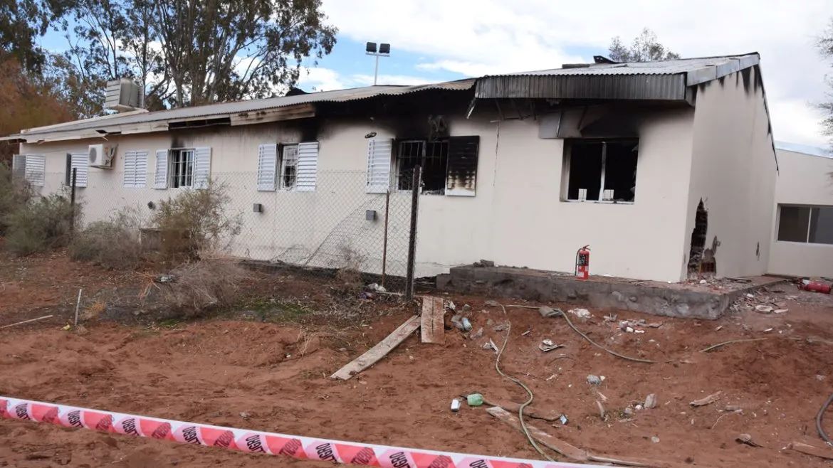 “NUNCA MÁS MORIR EN UNA ESCUELA”: ATEN SE MOVILIZA A CINCO AÑOS DE AGUADA SAN ROQUE