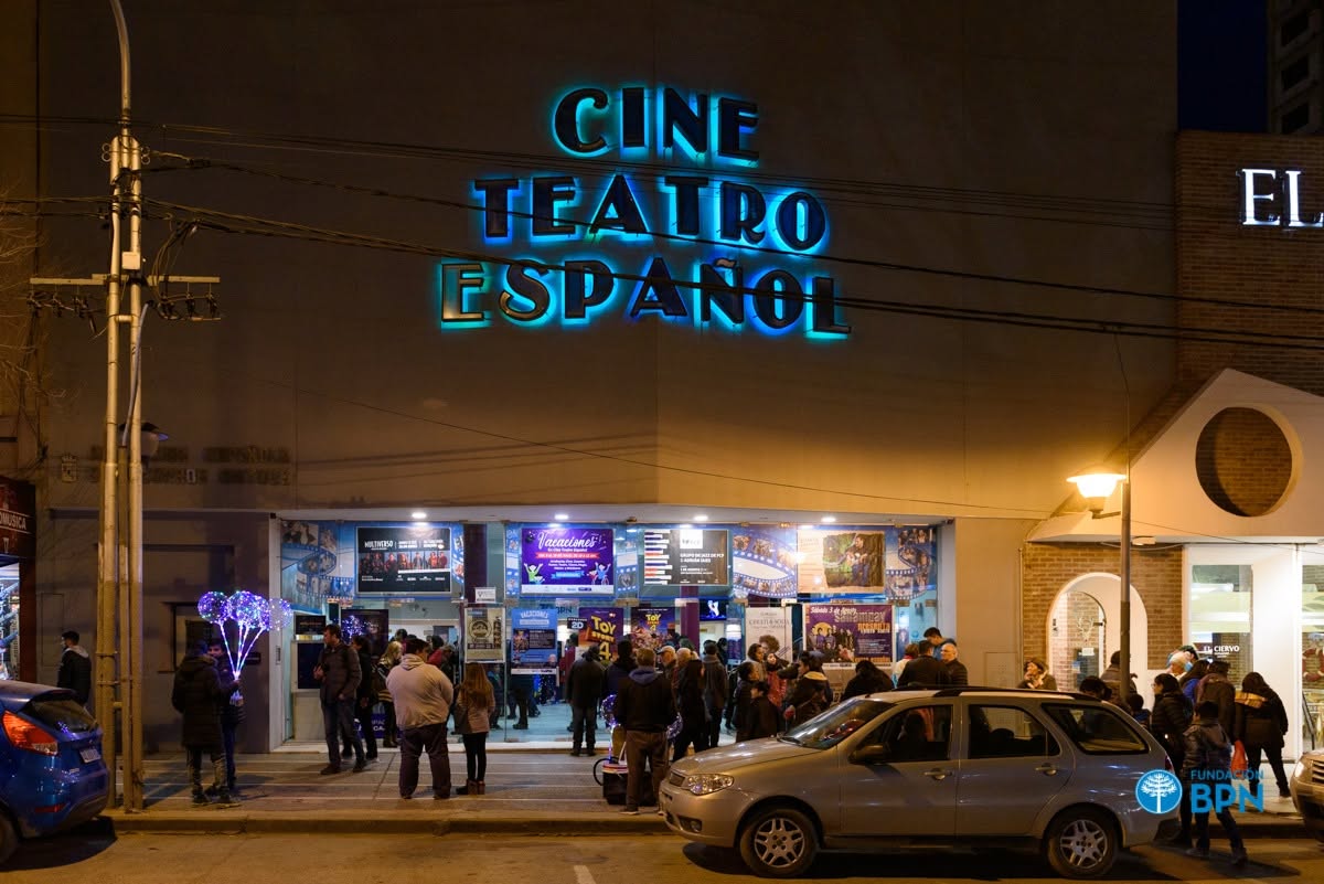 EL CINE ESPAÑOL ABRE SUS PUERTAS PARA EL MUNDIAL: ENTRADAS A CAMBIO DE ALIMENTOS Y ABRIGO
