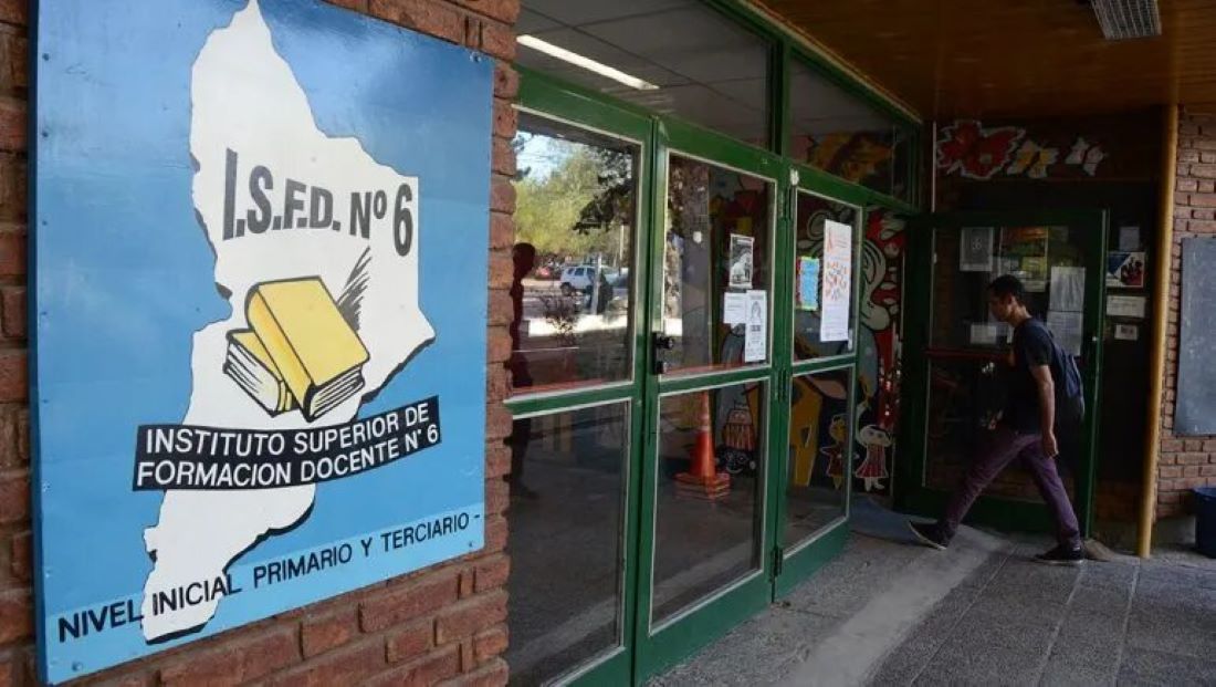 EL IFD N° 6 SE MOVILIZA CONTRA EL CIERRE DEL JARDÍN