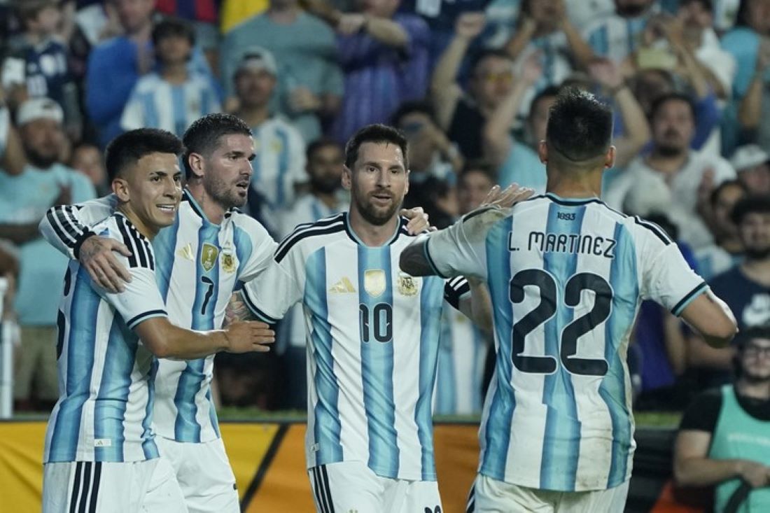 EN EL RETORNO DE MESSI, LA SCALONETA CERRÓ SU GIRA CON UNA GOLEADA
