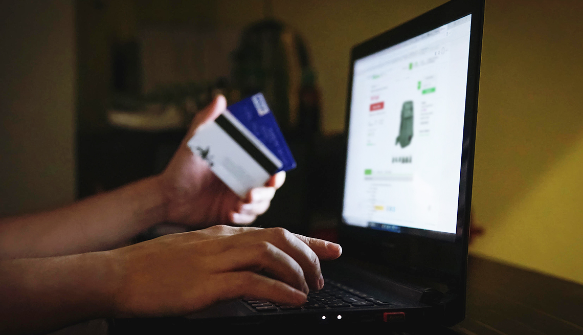 CIBERESTAFA MILLONARIA EN NEUQUÉN: DESMANTELAN RED QUE COMPRABA GRIFERÍA DE LUJO CON DATOS ROBADOS