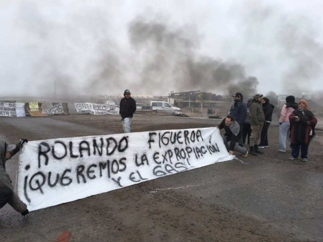 VECINOS CORTARON LA BAJADA DE MAIDA EN RECLAMO DE LA RED DE GAS NATURAL
