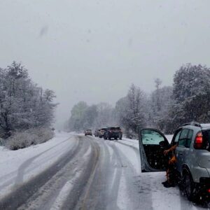 TEMPORAL DE NIEVE: CORTAN DE MANERA PREVENTIVA LA RUTA 40 EN SIETE LAGOS
