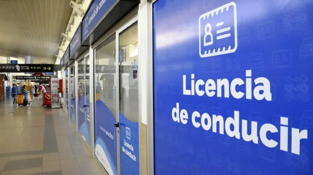 MUNICIPALES COBRABAN HASTA 300 MIL PESOS POR LICENCIAS FALSAS