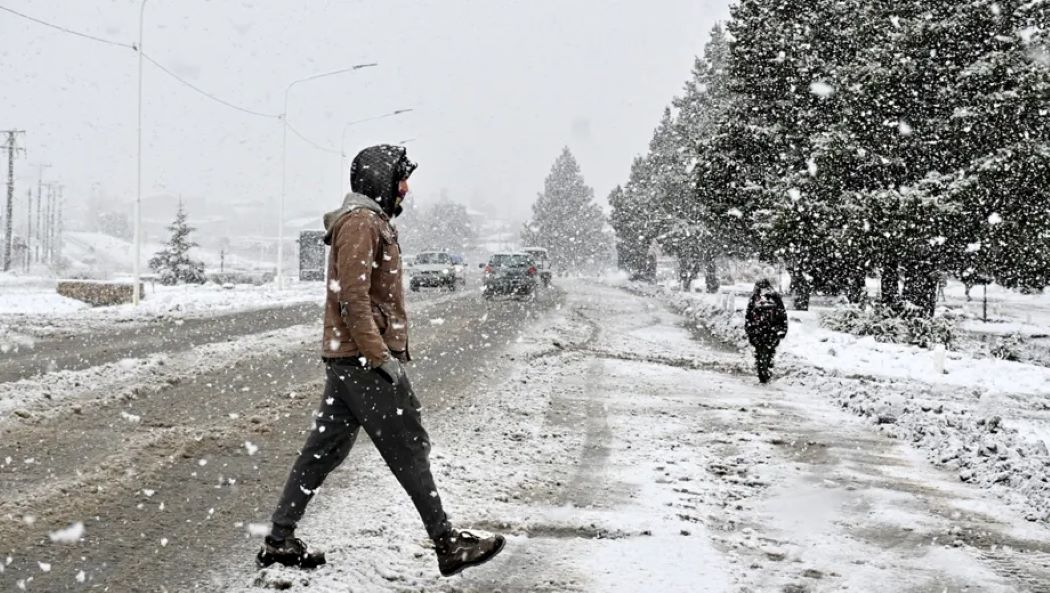 ALERTA EN NEUQUÉN: EL SERVICIO METEOROLÓGICO AMPLIÓ LA ADVERTENCIA POR NEVADAS Y FUERTES VIENTOS