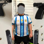 DETIENEN A UN JOVEN CON DOS ARMAS CARGADAS EN PLENO FESTEJO EN CIPOLLETTI