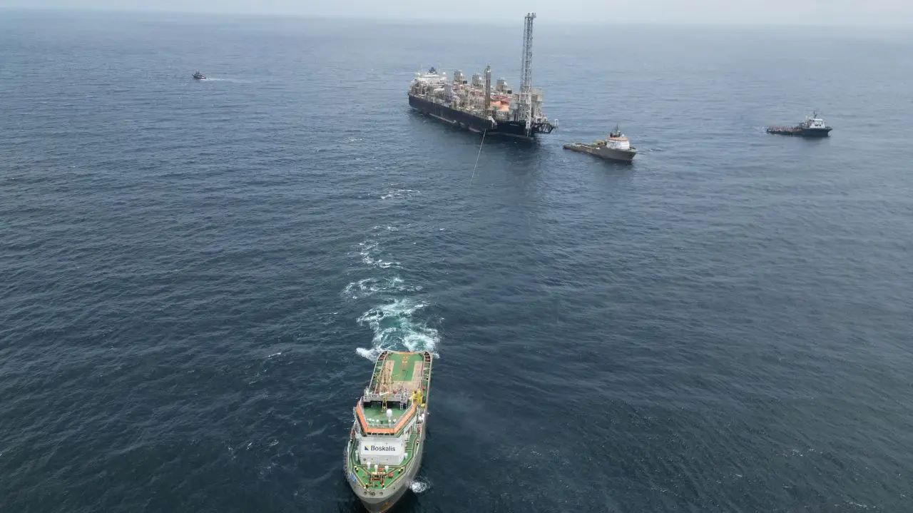 AVANZA EL PROYECTO DE GNL EN EL GOLFO SAN MATÍAS: LA PLANTA FLOTANTE YA FUE TRASLADADA PARA SU PUESTA A PUNTO