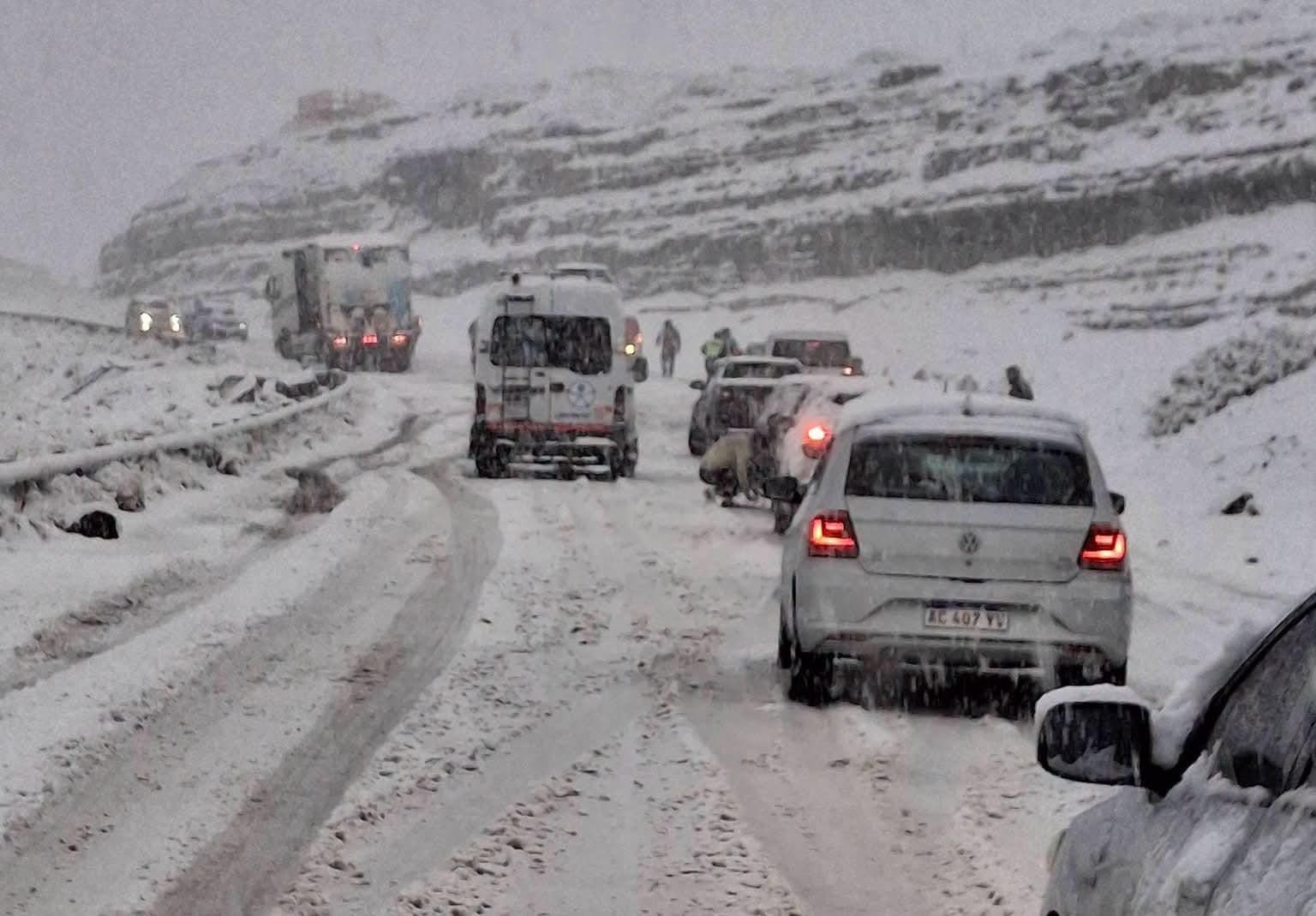 TEMPORAL EN NEUQUÉN: CORTES DE LUZ, RUTAS BLOQUEADAS Y CLASES SUSPENDIDAS