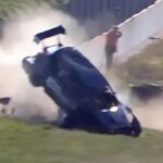 VIOLENTO ACCIDENTE EN EL TC2000: UN AUTO IMPACTÓ CONTRA EL PAREDÓN Y QUEDÓ DESTRUIDO