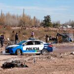 TENSIÓN EN NEUQUÉN: LA POLICÍA AVANZA SOBRE LAS CASILLAS EN LA TOMA DEL OESTE