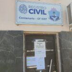 EMPLEADOS DEL REGISTRO CIVIL DE CENTENARIO PROTESTAN ANTE EL ABANDONO DEL EDIFICIO Y LA FALTA DE INSUMOS