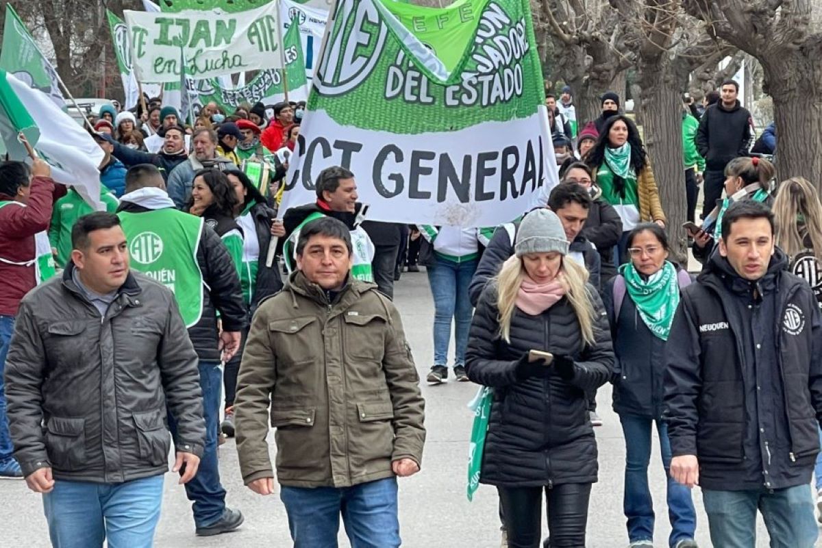 ATE NEUQUÉN DECLARA RETIRO DE EMPLEADOS PÚBLICOS Y SE MOVILIZA CONTRA LA REFORMA DE LA LEY DE TIERRAS