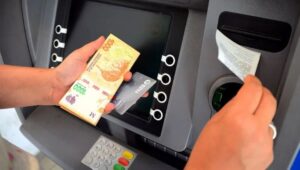 LOS EMPLEADOS PÚBLICOS DE NEUQUÉN Y LA CAPITAL COBRAN LOS SUELDOS DE AGOSTO ANTES DE LO PREVISTO