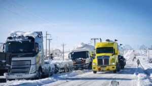 MÁS DE 1.500 CAMIONES PERMANECEN VARADOS EN NEUQUÉN