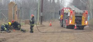 UN CAMIÓN CHOCÓ UN NICHO DE GAS Y PROVOCÓ LA EVACUACIÓN PREVENTIVA DE UNA ESCUELA EN CENTENARIO