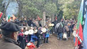 MARCHA EN EL PEDREGOSO CONTRA LOS DESALOJOS A COMUNIDADES MAPUCHES