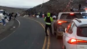 SAQUEAN LA MERCADERÍA DE UN CAMIÓN TRAS UN ACCIDENTE EN LA RUTA 237