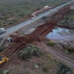 VACA MUERTA AISLADA POR EL TEMPORAL: EL CORTE EN LA RUTA 5 COMPLICA LA LOGÍSTICA PETROLERA