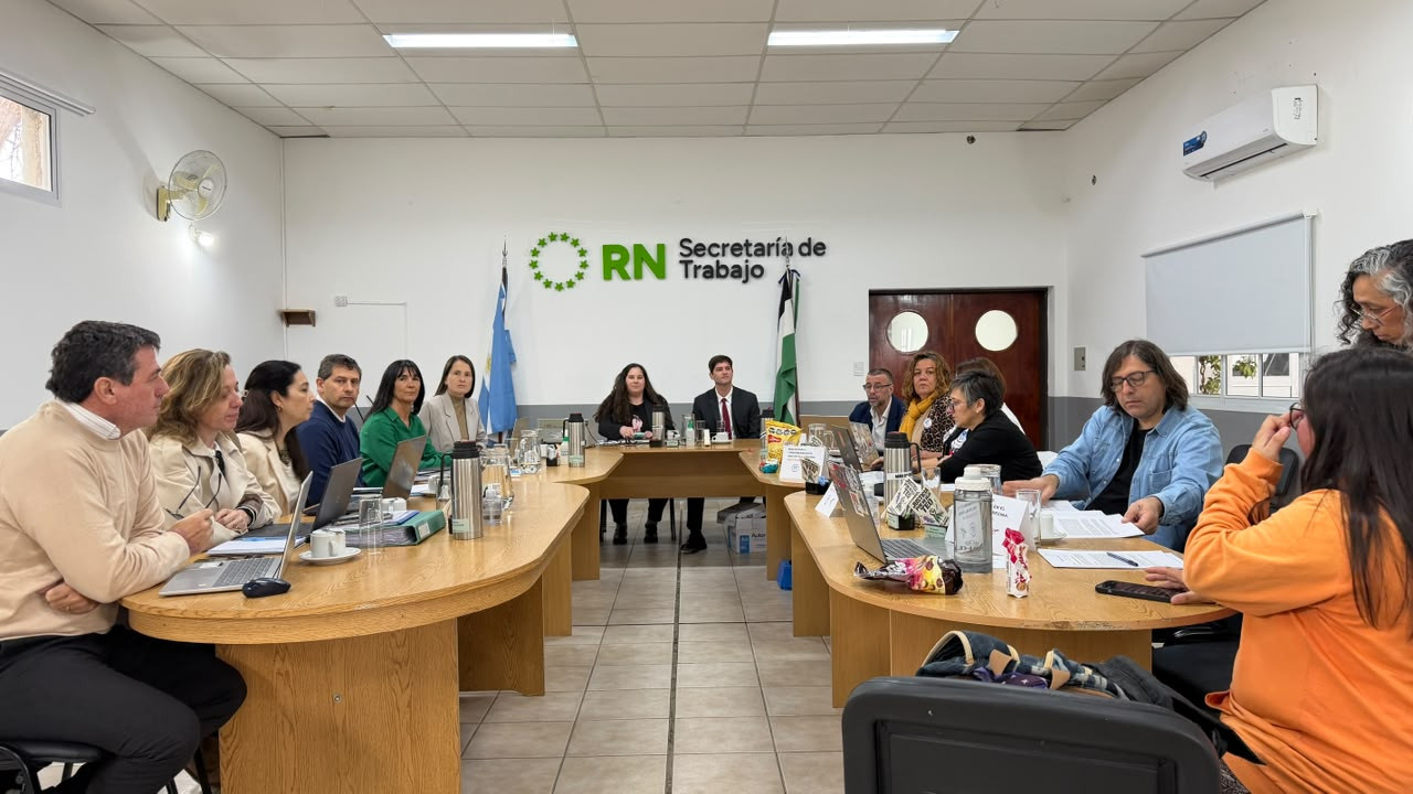 PARITARIA DOCENTE: RÍO NEGRO OFRECIÓ AUMENTOS POR INFLACIÓN Y UN 4,18% PARA OCTUBRE A UNTER