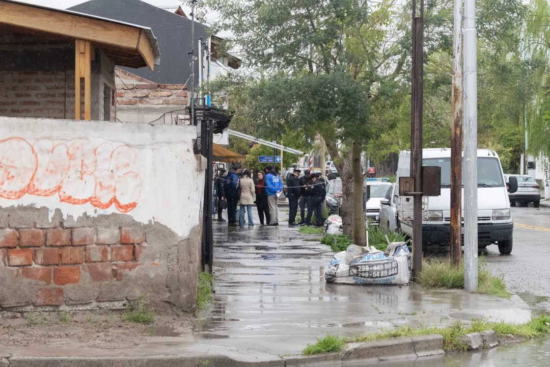 MADRUGADA TRÁGICA EN NEUQUÉN: UN INCIDENTE EN UN TALLER MECÁNICO TERMINA CON UN HOMBRE FALLECIDO